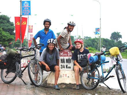 Les étudiants dans l'itinéraire pour Hanoi