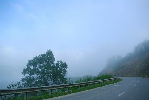 Il y a des routes qui sont toutes envahites par les brouillards