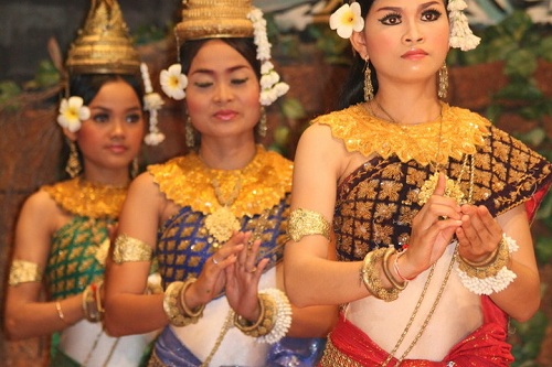 La danse Apsara est une des arts traditionnels du Cambodge