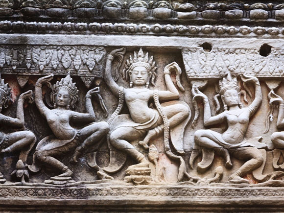 Angkor Wat se caractérise par plus de 3000 reliefs des déesses 