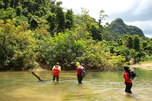 Le système des grottes Tu Lan est à 70km du parc national de Phong Nha