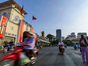Vagabondez à moto et visitez le marché Ben Thanh pour avoir des souvenirs inoubliables