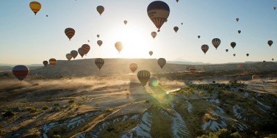 Admirer le paysage invraisemblable à Cappadoce en Turquie