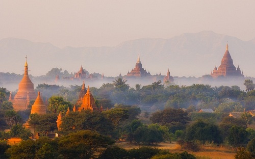 Admirer l’aube à Bagan en Birmanie 