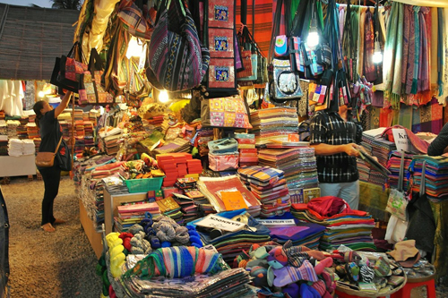 Faire du shopping au marché nocturne d’Angkor