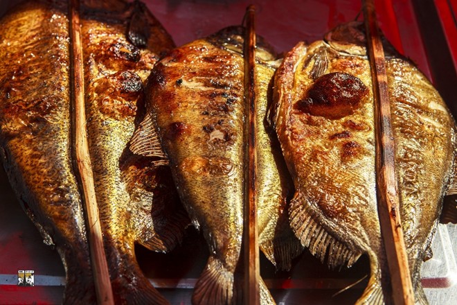 Le poisson grillé est un mets indispensable à déguster