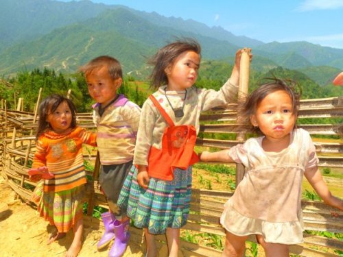 Les enfants de l’ethnie minoritaire que vous rencontrerez peut-être durant le trekking