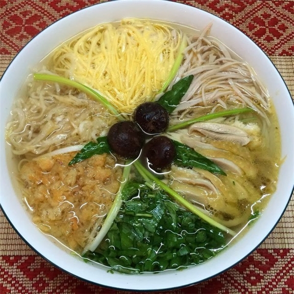la soupe Bun thang Hang Hom