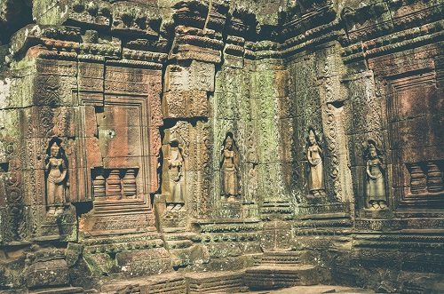 le temple de Banteay Srei est construit des grès rouges