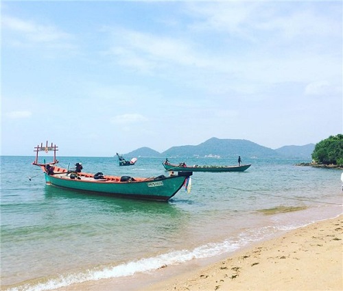 le petit bateau à la plage de Koh Tonsay