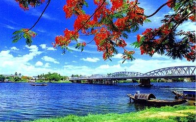 La rivière des Parfums et le Pont Trang Tien